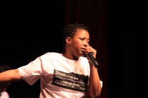 Une chanteuse s’engage dans la lutte contre les violences de genre